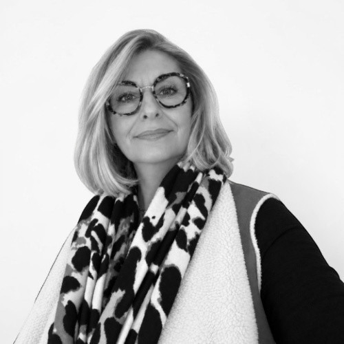 Rhodène, Commerciale & chargée de relation client